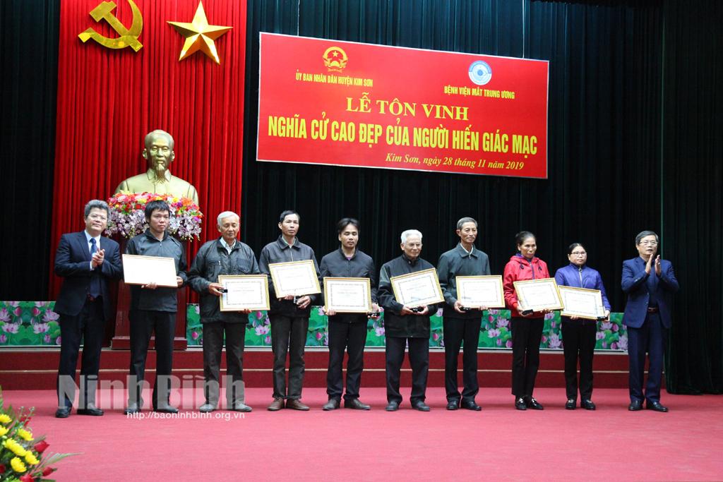 Hạnh phúc là được cho đi những điều tử tế