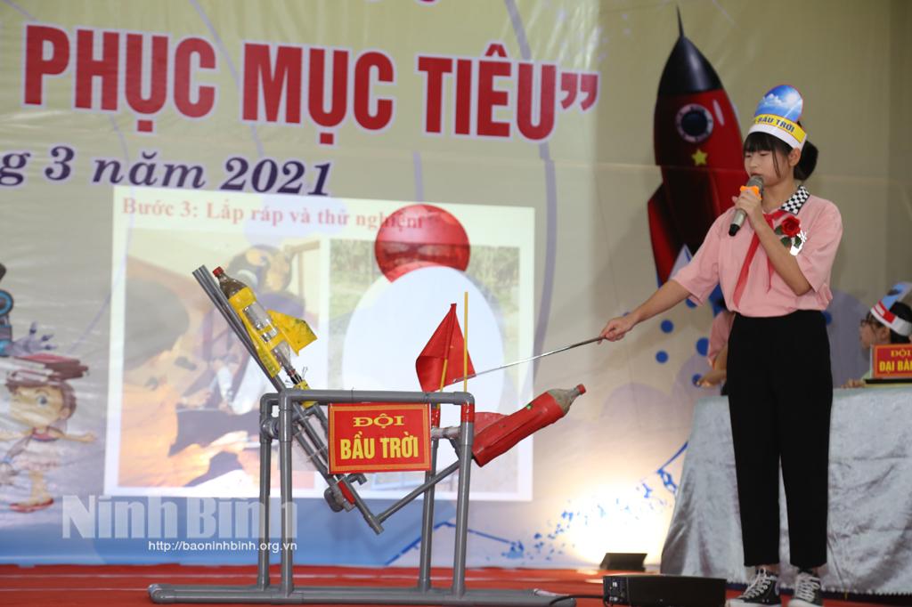 Ngày hội STEM với chủ đề "Tên lửa nước - Chinh phục mục tiêu"