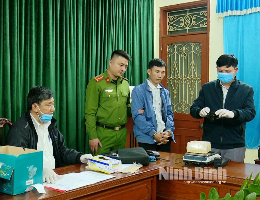 Bắt giữ gần 2 kg ma túy được vận chuyển qua địa phận Ninh Bình