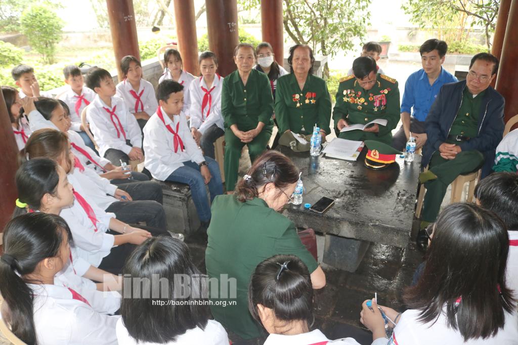 Chương trình giao lưu "Giữ lửa truyền thống- Tiếp bước cha, anh"