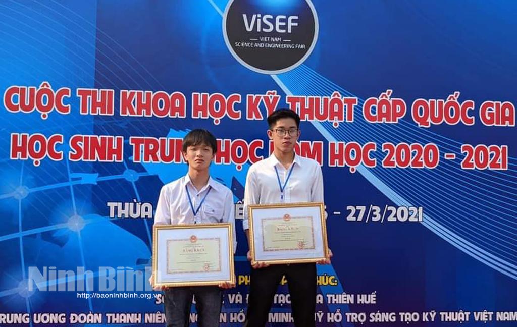 Học sinh trường THPT Hoa Lư A đạt giải nhất cuộc thi KHKT cấp quốc gia