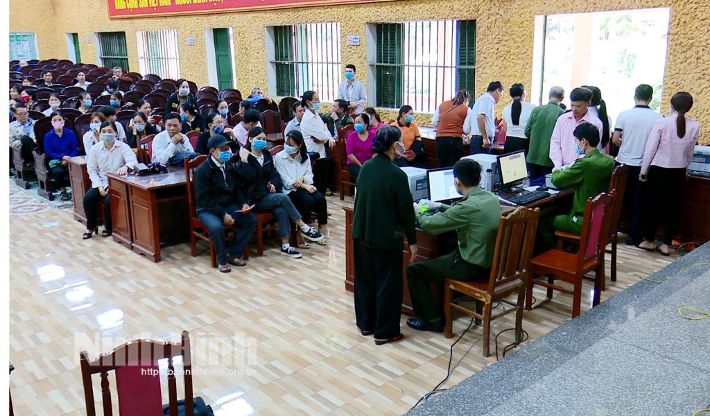 Tổ chức cấp CCCD gắn chíp điện tử lưu động cho bà con giáo dân