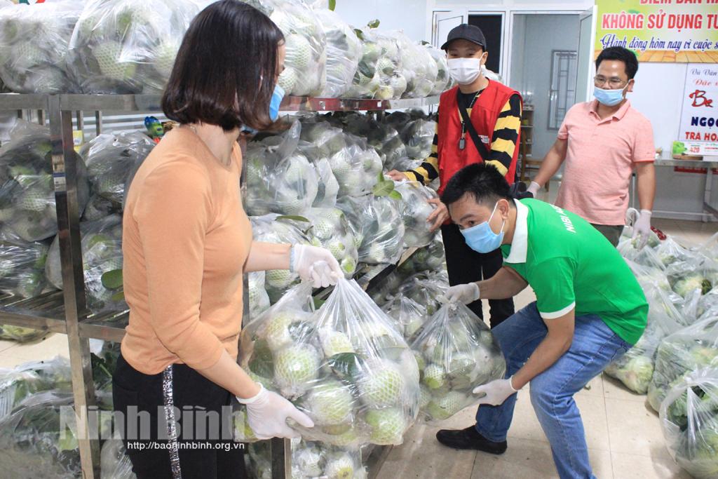 Công đoàn viên chức tỉnh, tham gia giải cứu gần 7 tấn nông sản Hải Dương