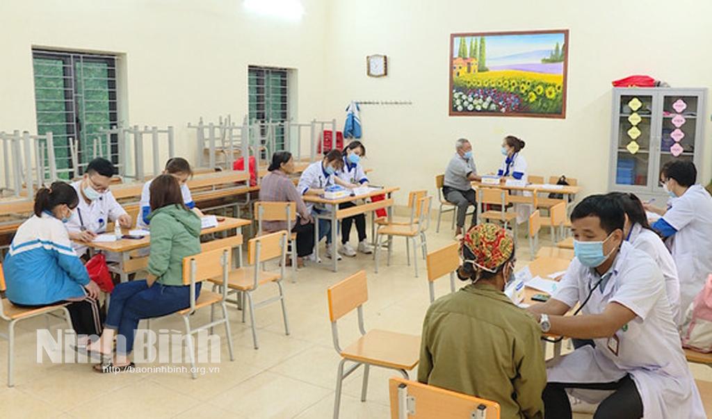 Bệnh viện Sản-Nhi tỉnh khám bệnh, cấp thuốc miễn phí tại xã Đông Sơn