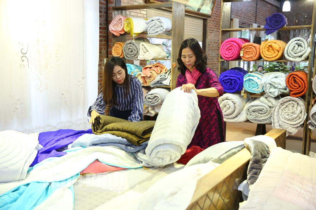 Giữ nét đẹp làng nghề thêu truyền thống