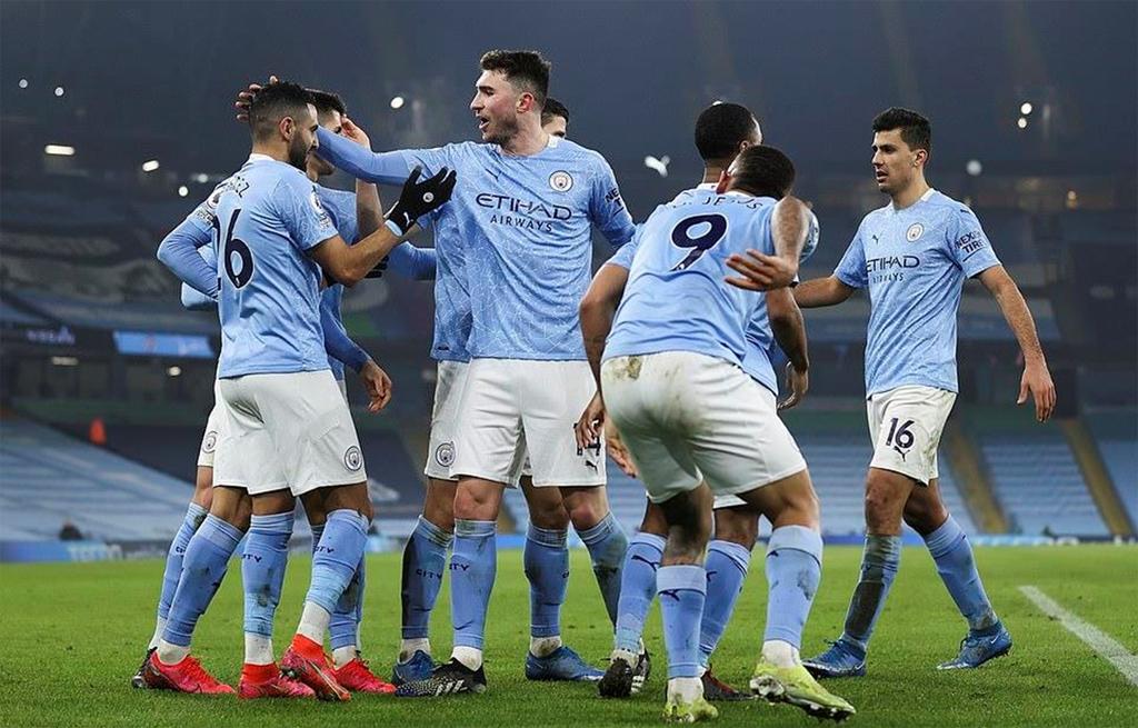 'Hủy diệt' Wolverhampton, Man City bỏ xa M.U đến 15 điểm