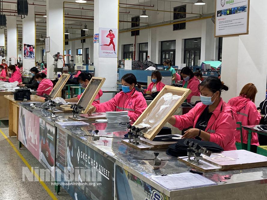 Các doanh nghiệp nỗ lực thực hiện "mục tiêu kép"