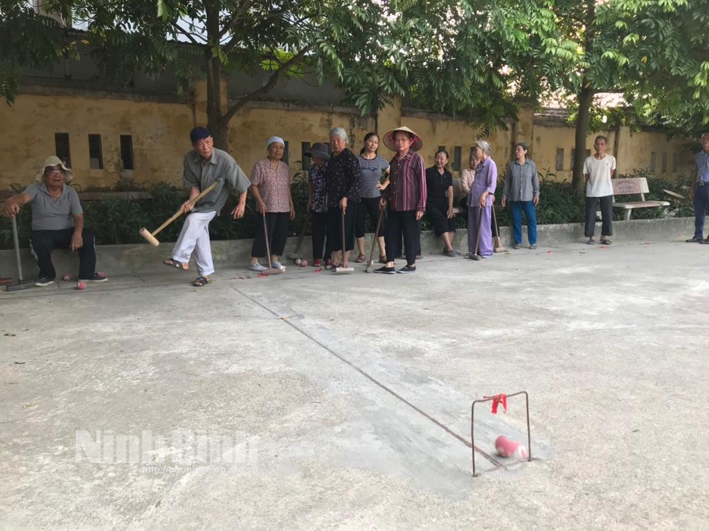 Thú vị môn bóng cửa, phù hợp với người cao tuổi