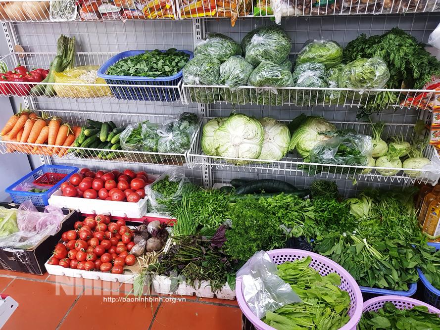 Rau xanh sản xuất trong tỉnh giảm giá mạnh