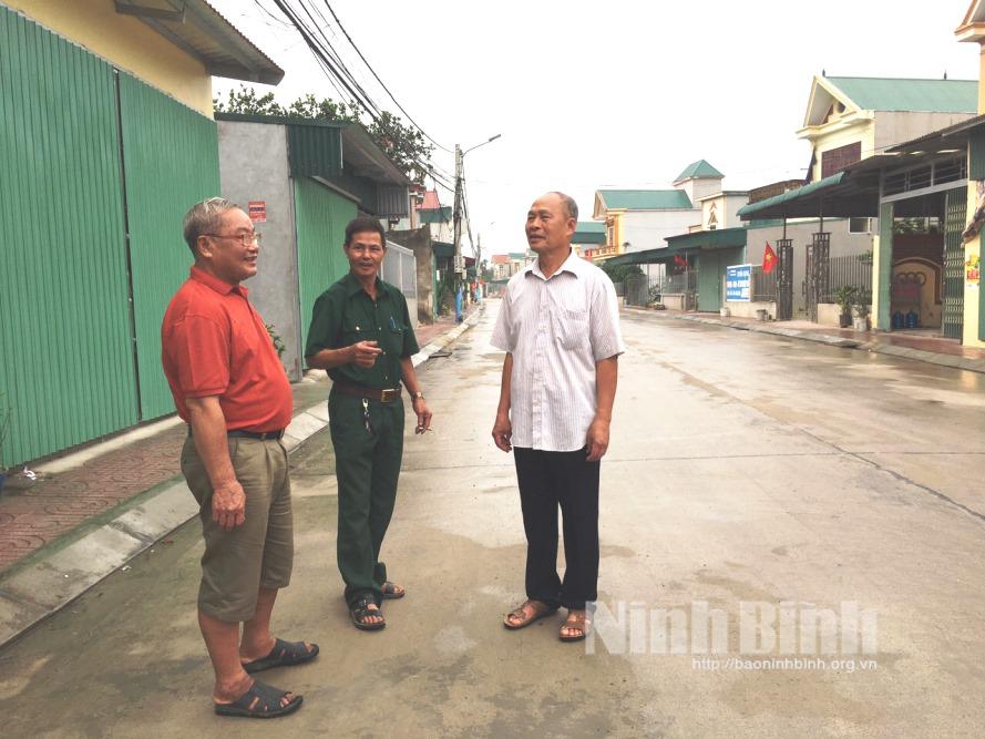 Chi bộ thôn Phúc Trung, đảng viên tiên phong, gương mẫu giải quyết việc mới, việc khó ở địa phương