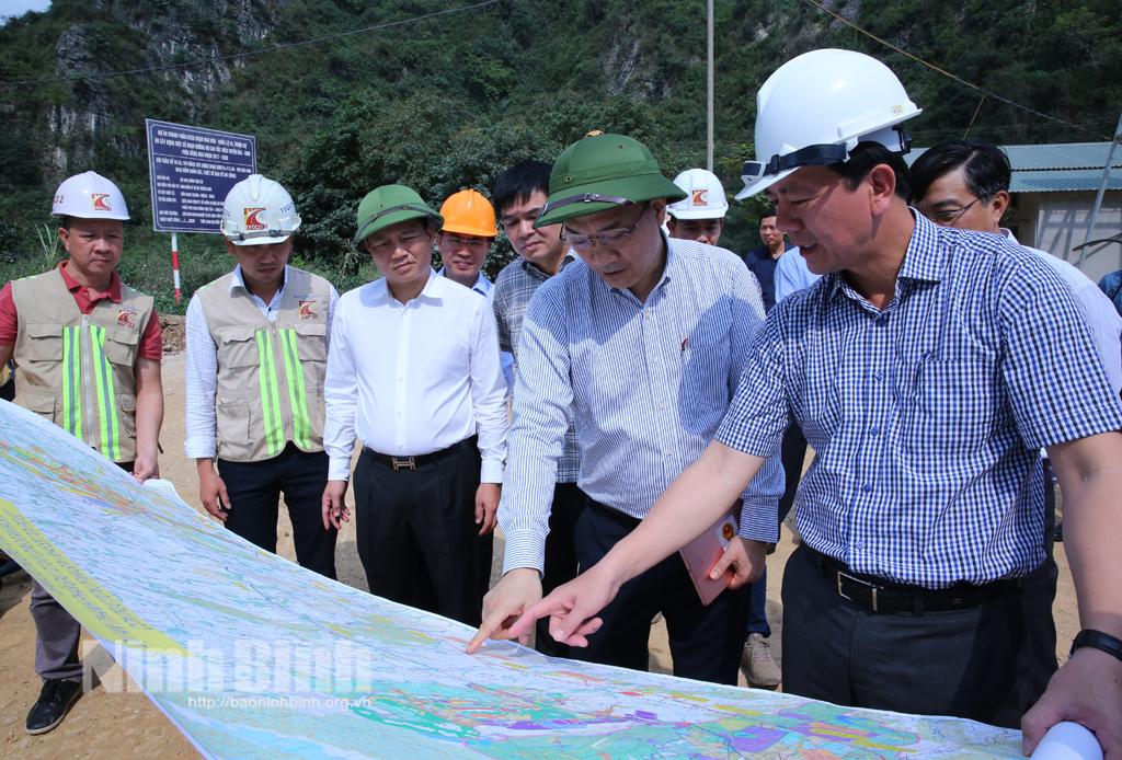 Đoàn công tác của Ủy ban Kinh tế Quốc hội kiểm tra tình hình thực hiện Dự án xây dựng tuyến đường cao tốc Bắc - Nam