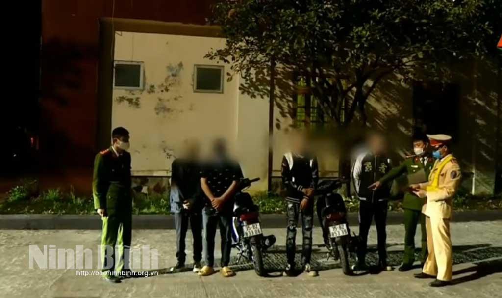 Xử lý nghiêm hành vi lạng lách, đánh võng trên tuyến giao thông