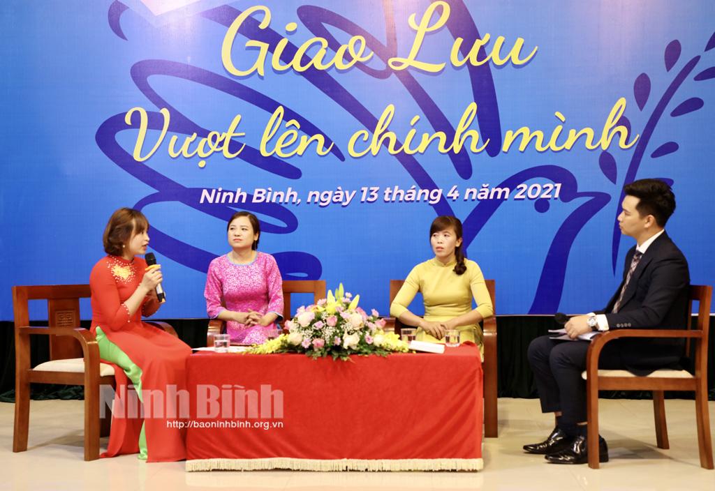 Chương trình giao lưu phụ nữ khuyết tật "Vượt lên chính mình"