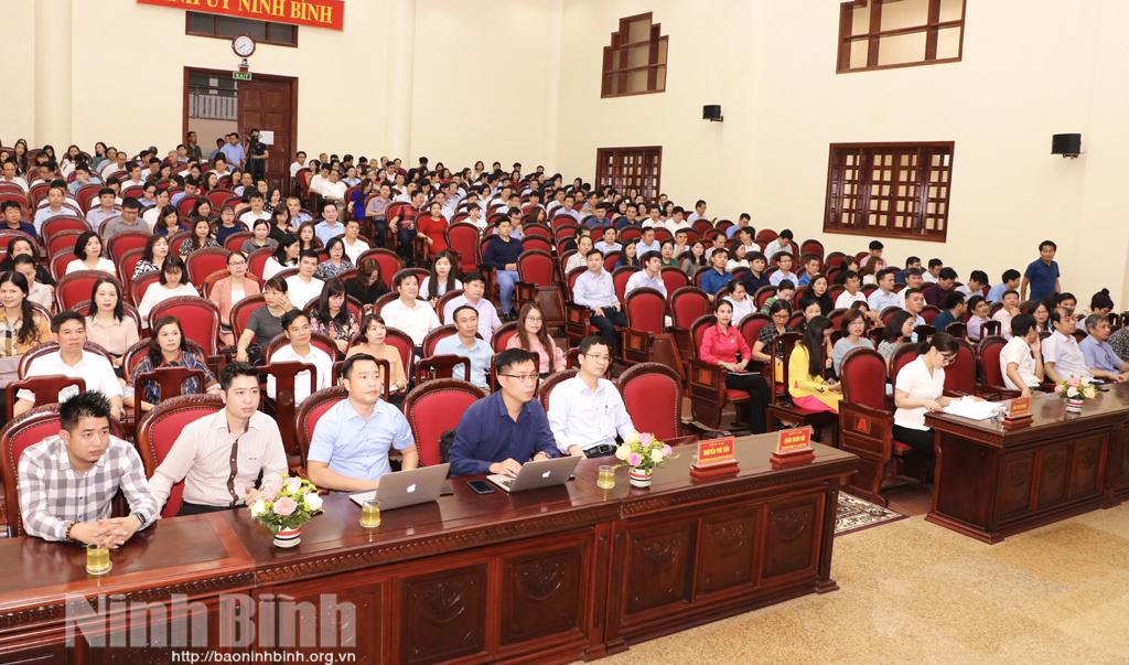 Bồi dưỡng, cập nhật kiến thức cho cán bộ đối tượng 4