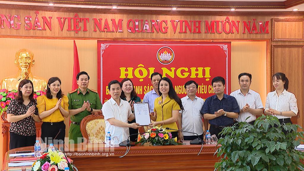 Gia Viễn bàn giao danh sách những người đủ tiêu chuẩn ứng cử đại biểu HĐND huyện nhiệm kỳ 2021-2026