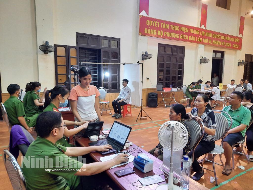 Công dân trên địa bàn thành phố Ninh Bình có thể đăng ký làm CCCD qua mạng xã hội