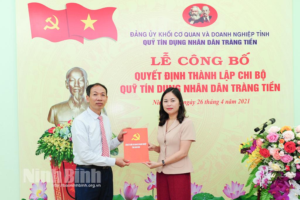Công bố Quyết định thành lập Chi bộ Quỹ tín dụng nhân dân Tràng Tiền