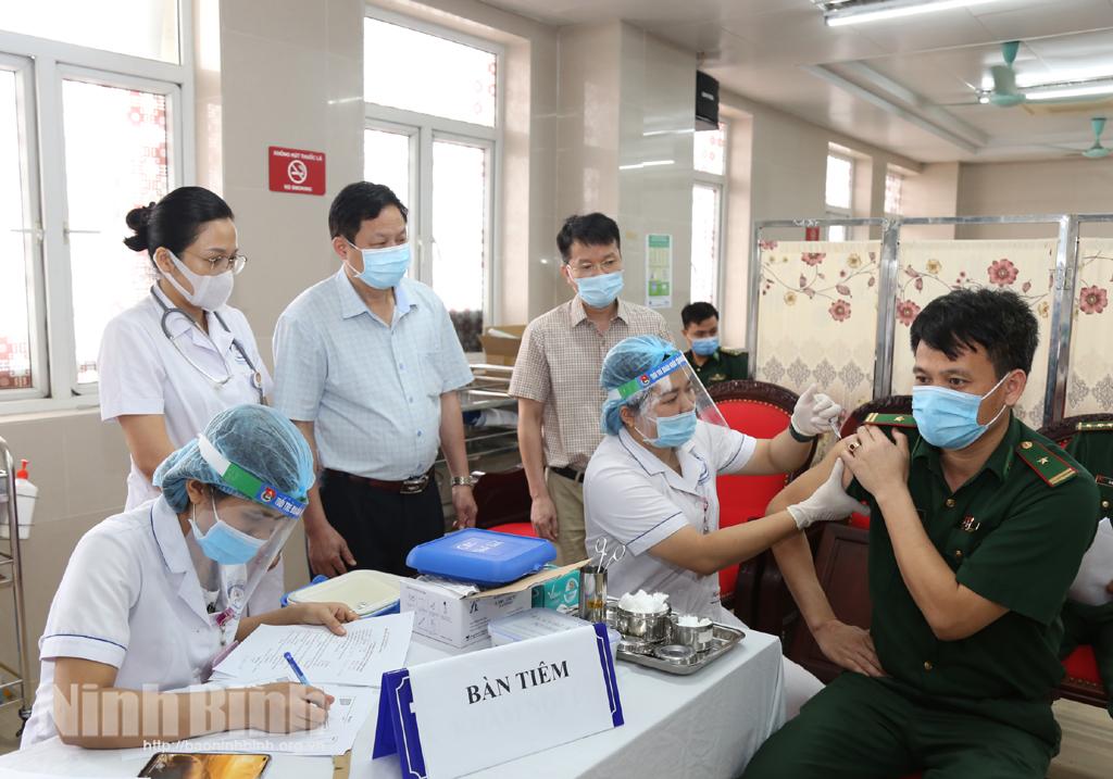 Ninh Bình tổ chức tiêm vắc xin phòng Covid-19 đợt đầu tiên