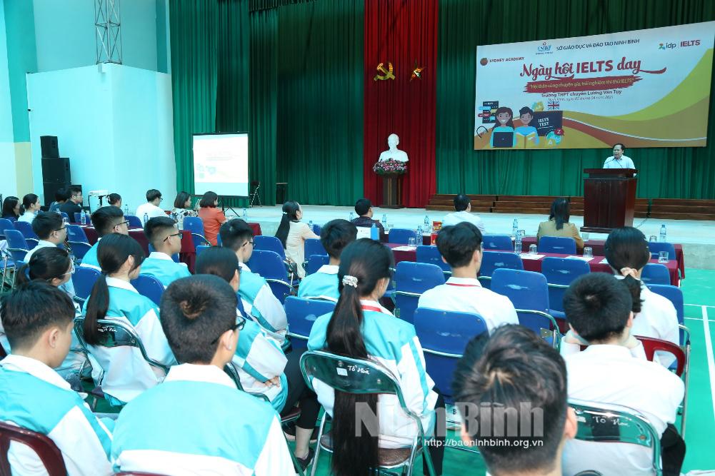 "Ngày hội IELTS day" tại trường THPT chuyên Lương Văn Tụy