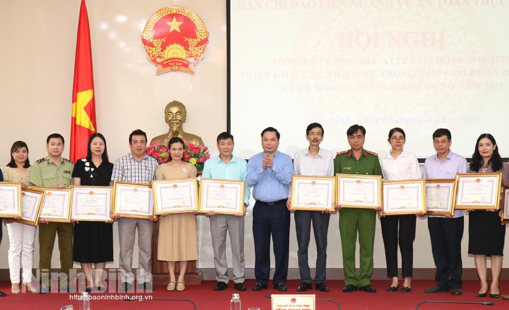 Triển khai nhiệm vụ trọng tâm công tác ATTP giai đoạn 2021-2025 và Tháng hành động vì ATTP năm 2021