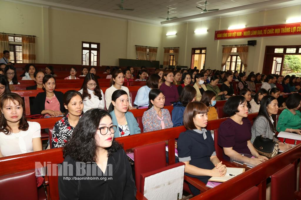 Bồi dưỡng kiến thức, kỹ năng cho nữ ứng cử viên đại biểu dân cử