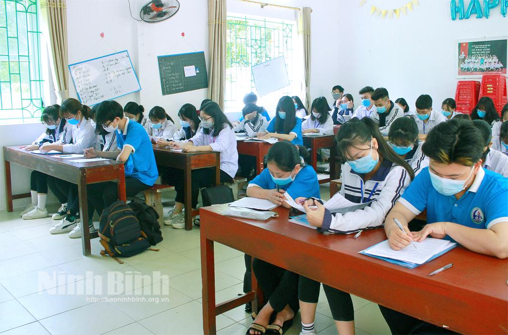Thực hiện "mục tiêu kép" để hoàn thành nhiệm vụ năm học