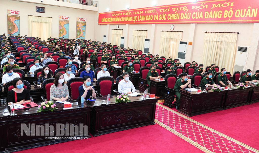 Ứng cử viên đại biểu Quốc hội khóa XV và ứng cử viên đại biểu HĐND tỉnh khóa XV tiếp xúc cử tri Quân đoàn 1