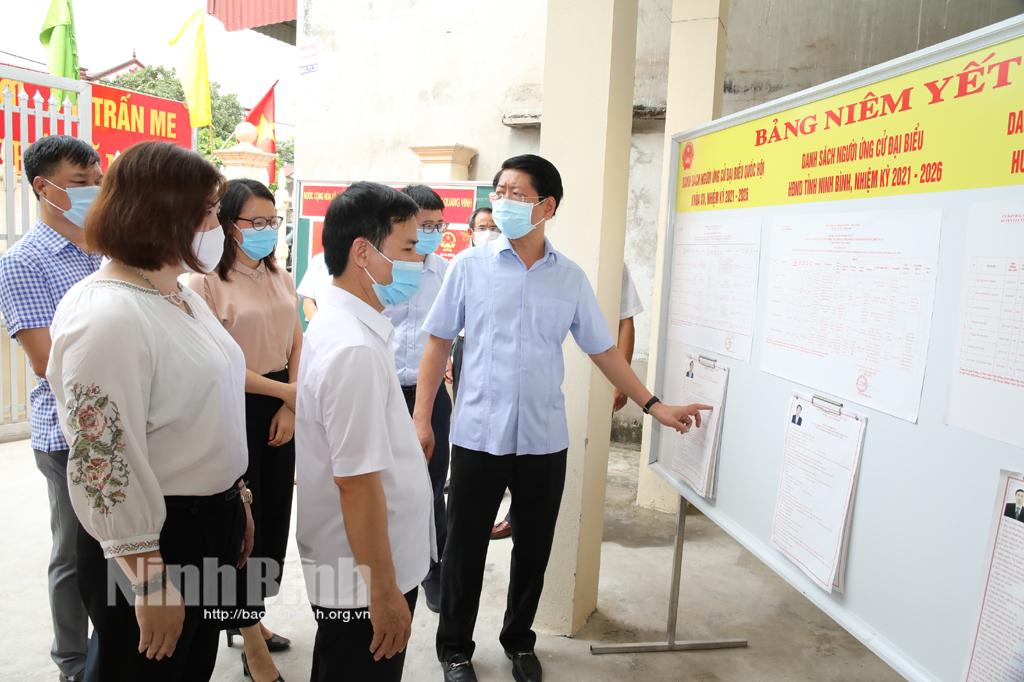 Đồng chí Phó Chủ tịch UBND tỉnh kiểm tra công tác chuẩn bị bầu cử tại huyện Gia Viễn