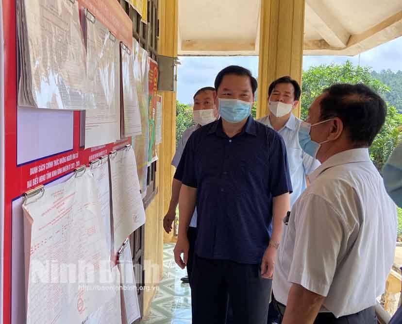 Đồng chí Phó Chủ tịch Thường trực UBND tỉnh kiểm tra công tác chuẩn bị bầu cử tại xã Kỳ Phú