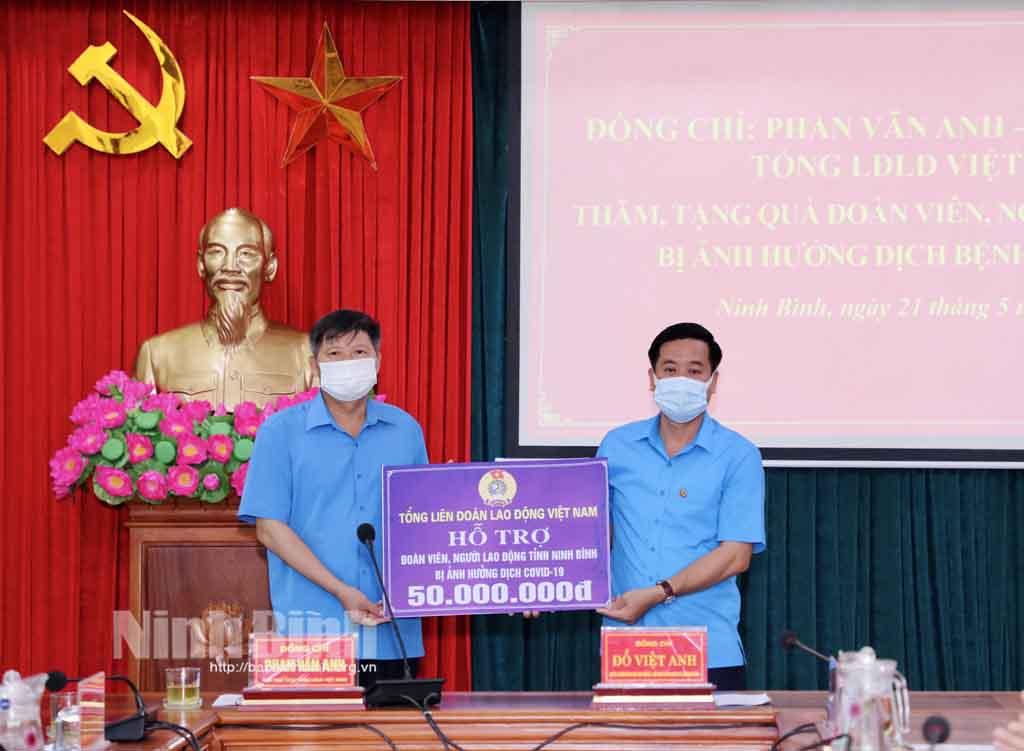 Tổng LĐLĐ Việt Nam hỗ trợ đoàn viên, người lao động tỉnh Ninh Bình bị ảnh hưởng bởi dịch Covid-19