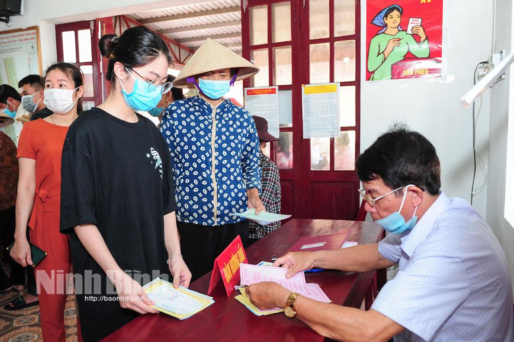 Tính đến 9h sáng ngày 23/5, toàn tỉnh có hơn 300 nghìn cử tri đi bỏ phiếu