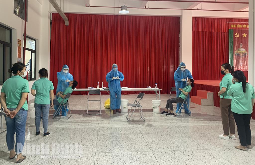 5 trường hợp F1 liên quan đến bệnh nhân COVID-19 tại Hà Nội đã có kết quả xét nghiệm âm tính lần 1