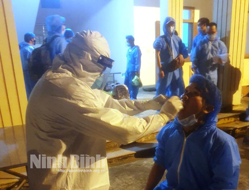 16/16 trường hợp F1 tại Ninh Bình liên quan đến Covid-19 đều có kết quả xét nghiệm âm tính lần 1