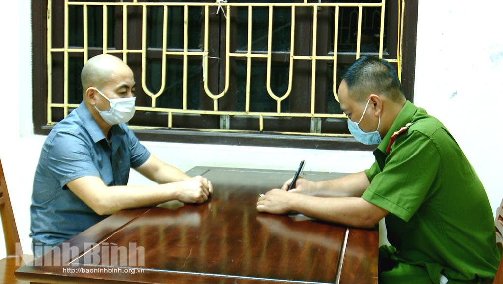 Công an Hoa Lư xử lý quán karaoke không chấp hành các quy định về phòng, chống dịch COVID-19