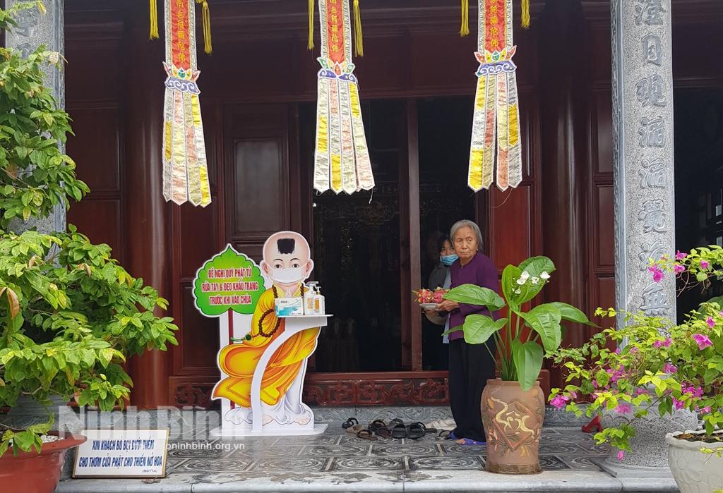 Tăng cường công tác phòng, chống dịch COVID-19 trong hoạt động tín ngưỡng, tôn giáo