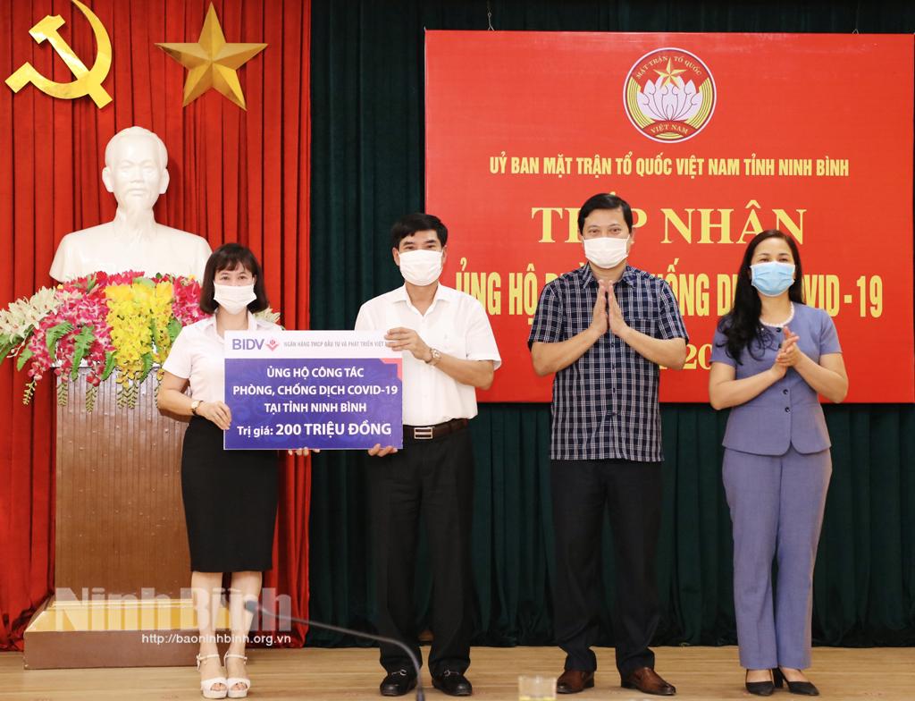 Tiếp nhận ủng hộ phòng, chống dịch COVID- 19
