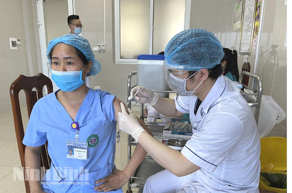 Kiểm tra công tác tiêm chủng vắc-xin phòng COVID-19