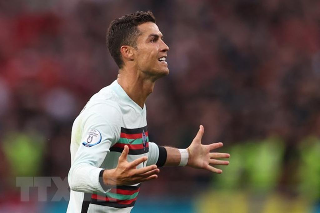 Cú đúp vào lưới Hungary đưa Ronaldo thành chân sút vĩ đại nhất EURO