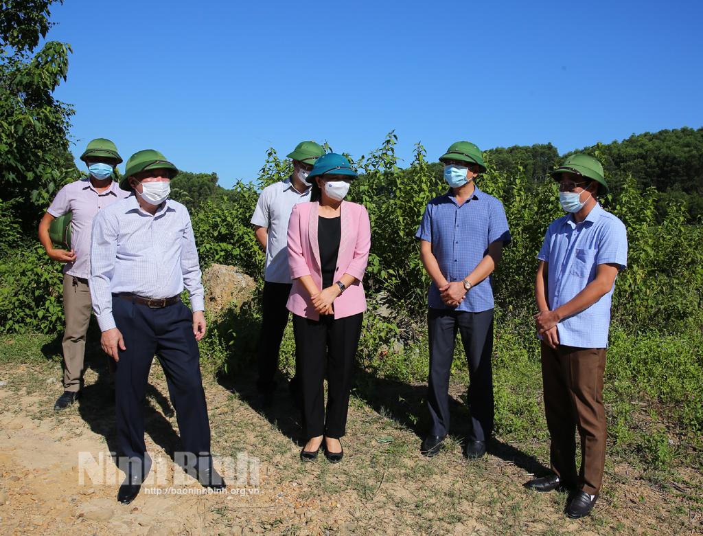 Đồng chí Bí thư Tỉnh ủy kiểm tra, khảo sát công tác xây dựng nông thôn mới tại xã Thạch Bình