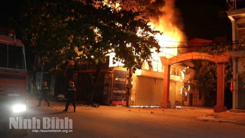 Kịp thời chữa cháy nhà ở trong khu dân cư phường Nam Bình