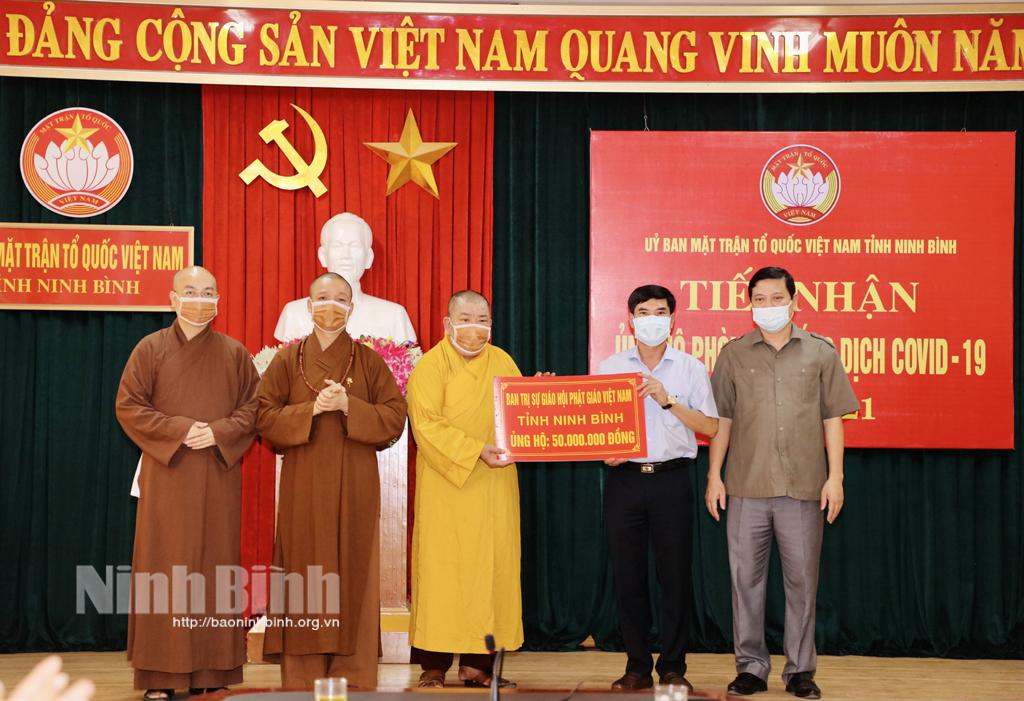 Tiếp nhận ủng hộ phòng, chống dịch COVID-19