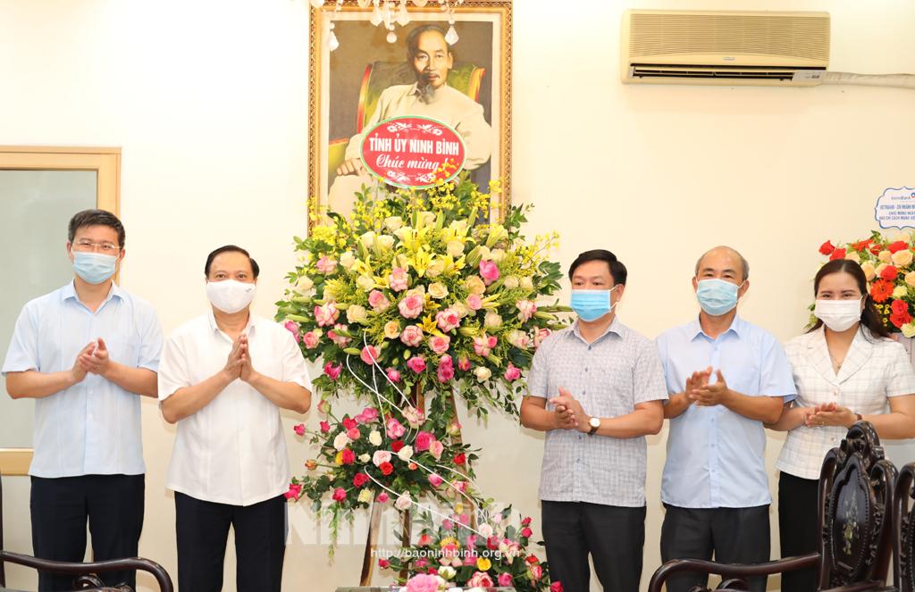 Đồng chí Phó Bí thư Thường trực Tỉnh ủy chúc mừng các cơ quan báo chí nhân ngày Báo chí cách mạng Việt Nam