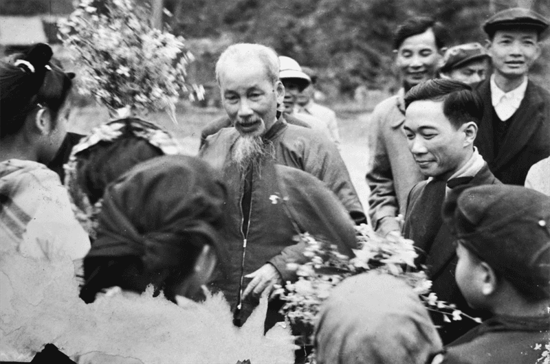 Nhận thức, quán triệt sâu sắc tư tưởng, đạo đức, phong cách Hồ Chí Minh về ý chí tự lực, tự cường, khát vọng phát triển đất nước phồn vinh, hạnh phúc