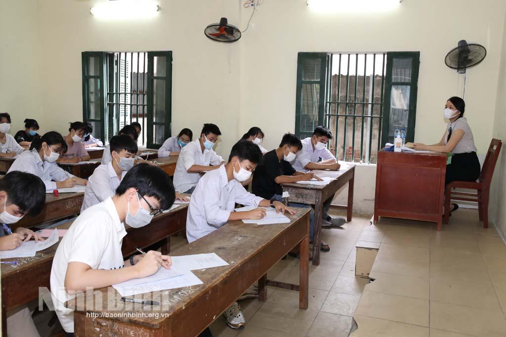 Sở Giáo dục và Đào tạo công bố điểm sàn và điểm chuẩn trúng tuyển vào lớp 10 THPT hệ Công lập năm học 2021-2022