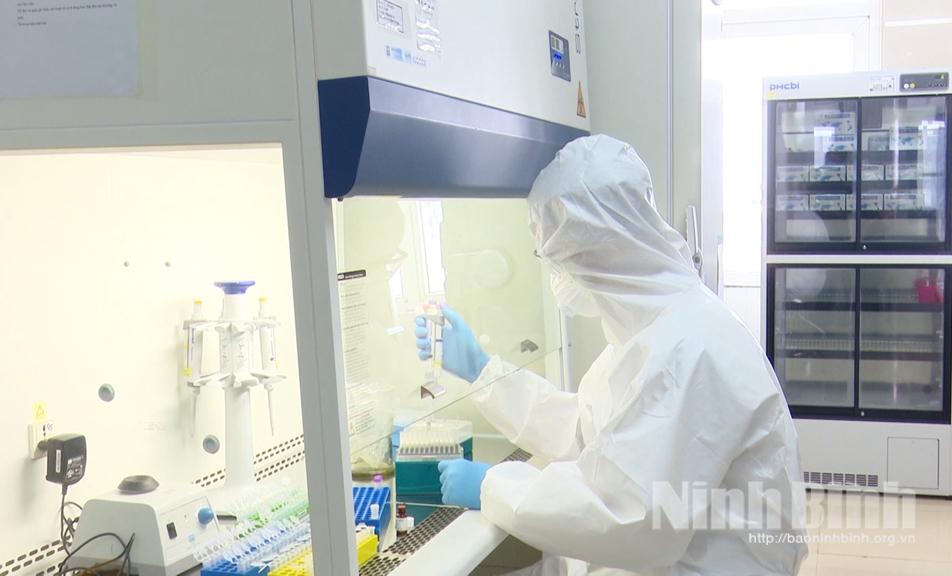 Những "chiến binh" thầm lặng trong "cuộc chiến" chống COVID-19