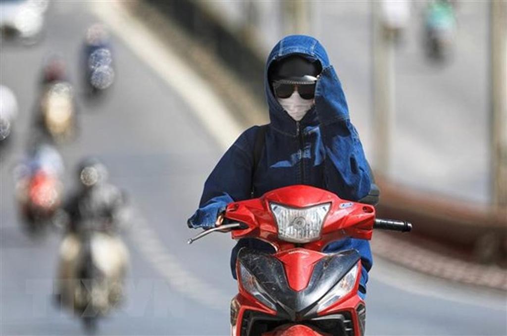 Nắng nóng diện rộng ở khu vực Bắc Bộ kéo dài đến cuối tuần
