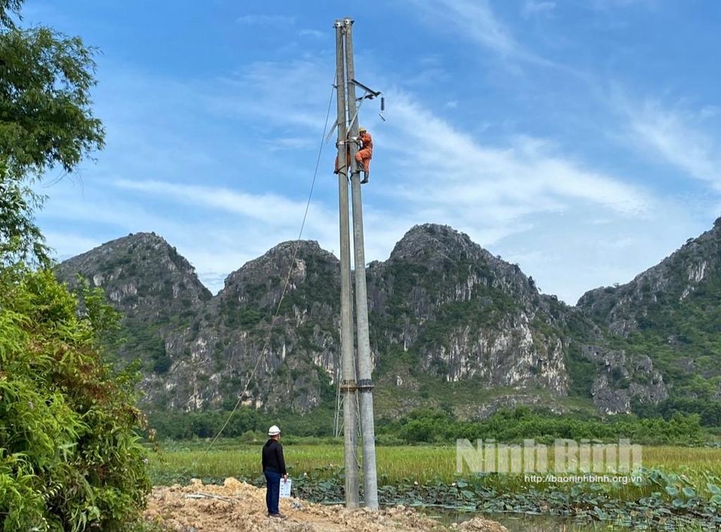 Ngành điện tăng cường đầu tư chống quá tải tại một số khu vực trên địa bàn huyện Nho Quan