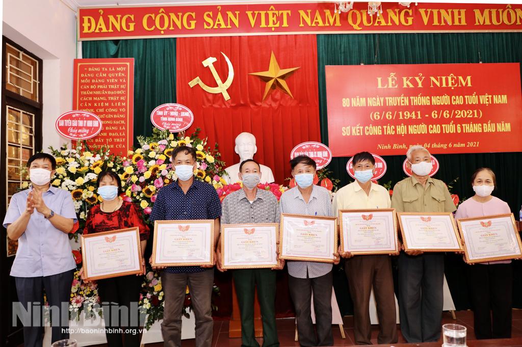 Gặp mặt kỷ niệm 80 năm ngày truyền thống Người cao tuổi Việt Nam