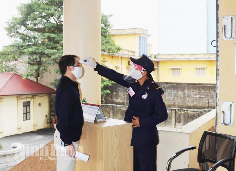 Ngành Ngân hàng Ninh Bình, tăng cường các biện pháp hỗ trợ khách hàng gặp khó khăn do dịch COVID-19