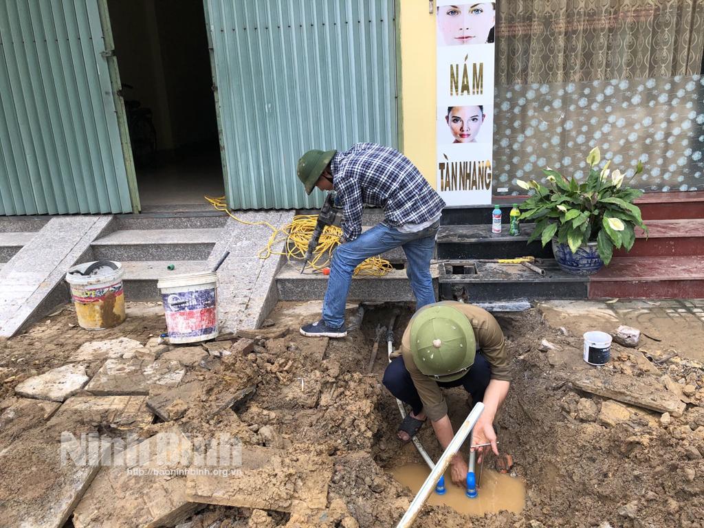 Giữa trung tâm thành phố vẫn còn nhiều hộ dân... "thiếu nước"